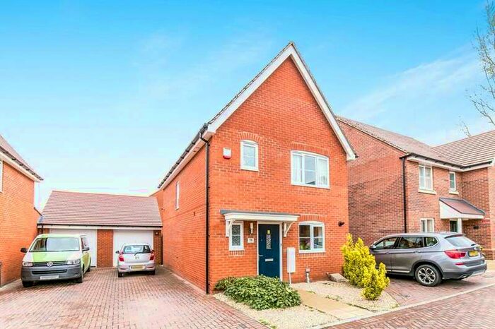 3 Bedroom Link Detached House To Rent In Tabby Drive, Three Mile Cross, RG7
