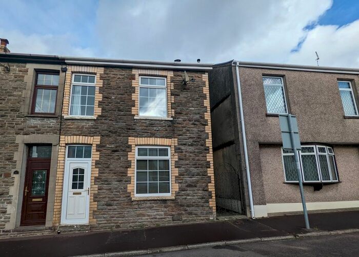 3 Bedroom End Of Terrace House To Rent In Williams Avenue, Resolven, Neath, Neath Port Talbot., SA11