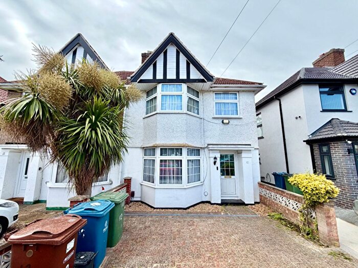 3 Bedroom Semi-Detached House To Rent In Berridge Green, Edgware, Greater London, HA8