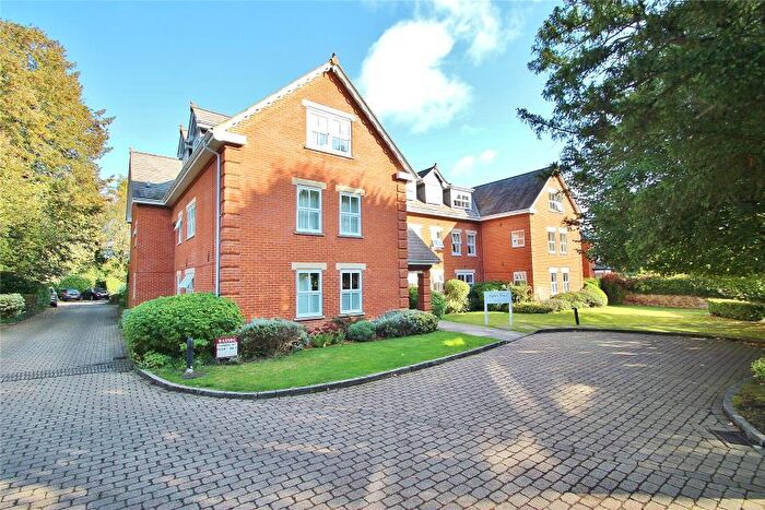 2 Bedroom Apartment To Rent In Horsell, Woking, GU21