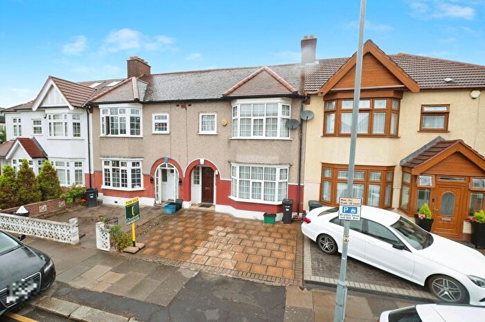 3 Bedroom Terraced House For Sale In Homefield Avenue, Newbury Park, IG2