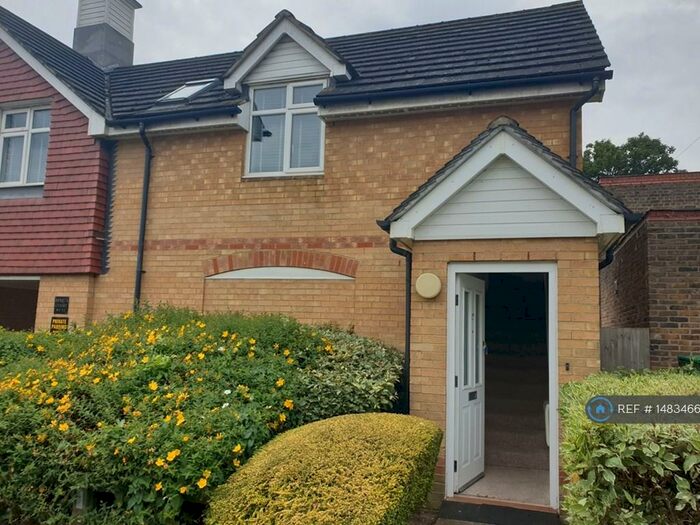 1 Bedroom Maisonette To Rent In Berica Court, Barkingside, IG6