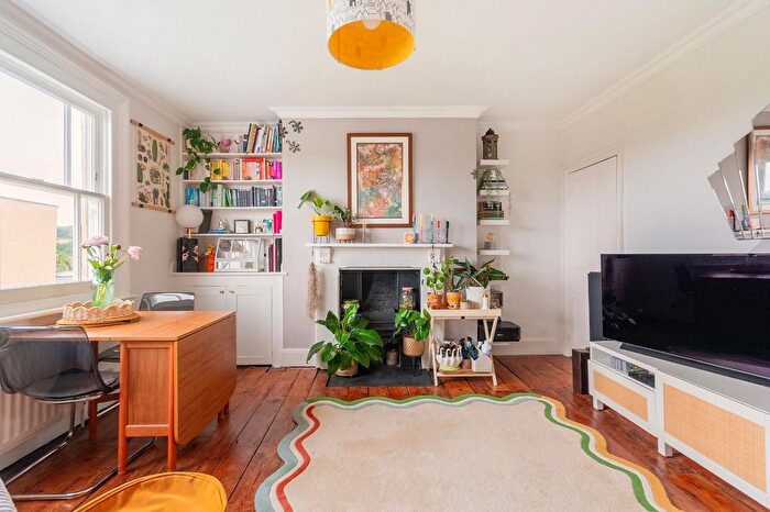 2 Bedroom Flat For Sale In Ambra Vale West, Cliftonwood, BS8