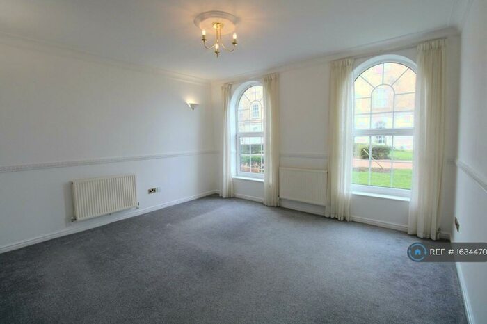 2 Bedroom Flat To Rent In John Batchelor Way, Penarth, CF64