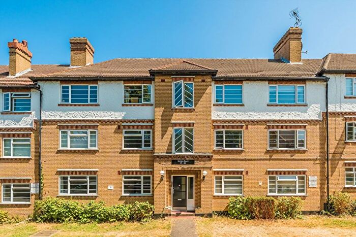 3 Bedroom Flat To Rent In Churchview Road, Twickenham, TW2