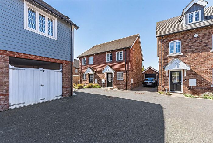 2 Bedroom Property For Sale In Novello Close, Borough Green, Sevenoaks, TN15