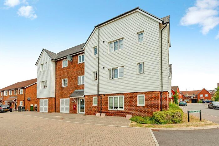 2 Bedroom Flat For Sale In Richards Avenue, Horley, RH6