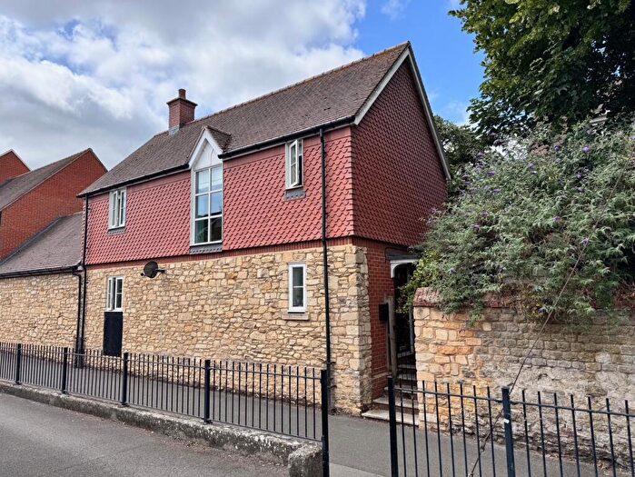 3 Bedroom Link Detached House For Sale In St. Mary's, Wantage, OX12