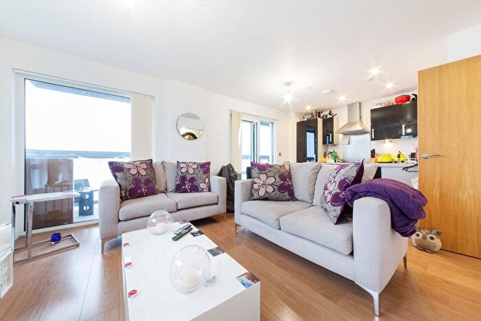 2 Bedroom Flat To Rent In City Peninsula, Greenwich, London, SE10