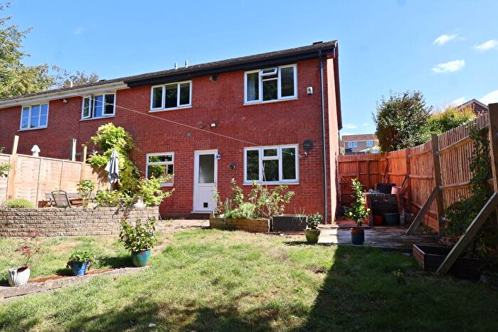 4 Bedroom End Of Terrace House For Sale In Eskdale Close, PO8