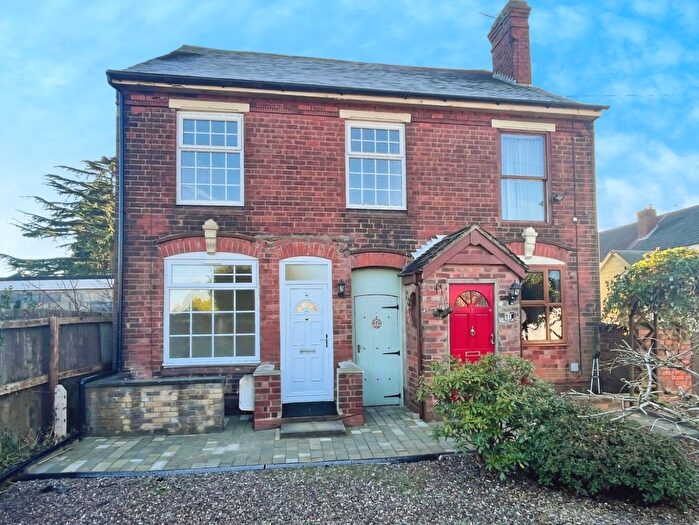 3 Bedroom Semi Detached House To Rent In Victoria Road, Sedgley, DY3