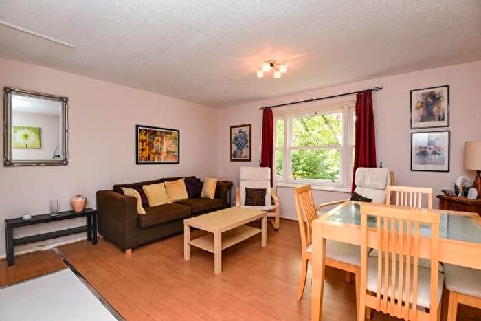 1 Bedroom Flat To Rent In Pembridge Gardens, London, W2