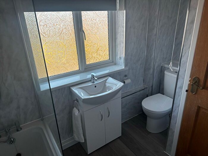 3 Bedroom Property To Rent In Charnwood Crescent, Alfreton, DE55