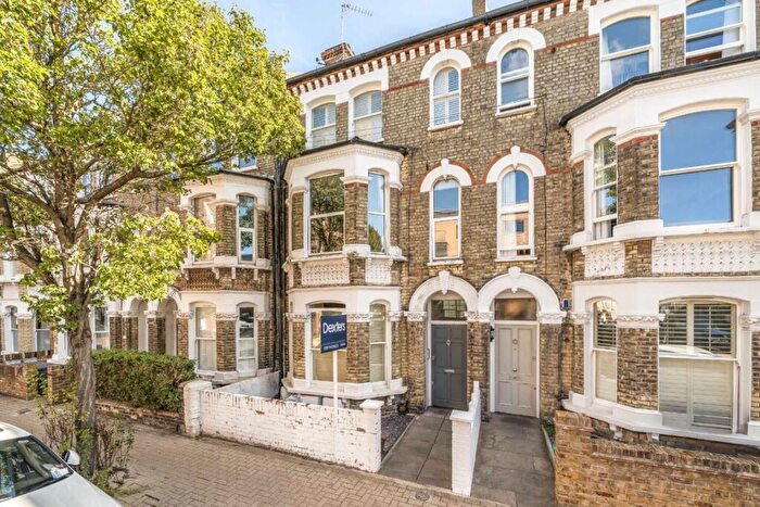 2 Bedroom Flat For Sale In Vardens Road, Clapham Junction, SW11