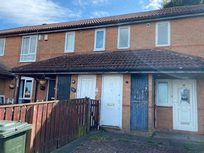 2 Bedroom Flat To Rent In Whinmoor Place, Newcastle Upon Tyne, NE5