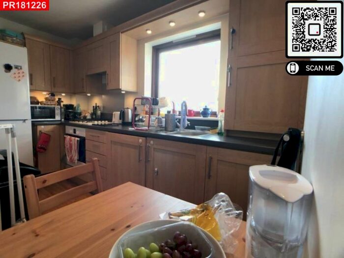 3 Bedroom Flat To Rent In Barchester Street, London, E14