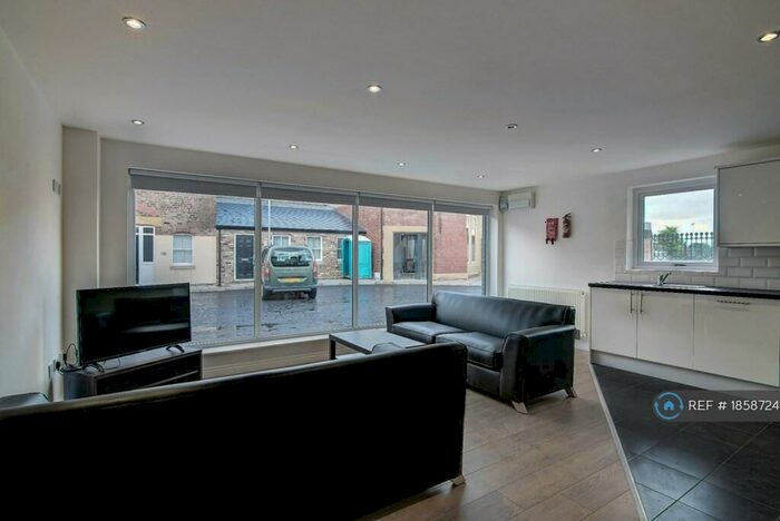 7 Bedroom Flat To Rent In Stonemasons Close, Liverpool, L7