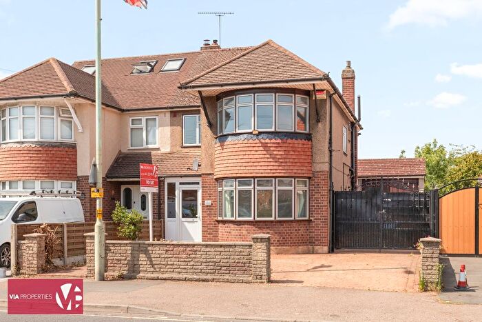 3 Bedroom Terraced House To Rent In Churchgate Road, Cheshunt, EN8