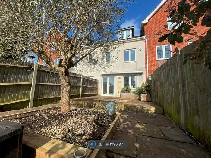 3 Bedroom Terraced House To Rent In Brook Avenue, Ascot, SL5