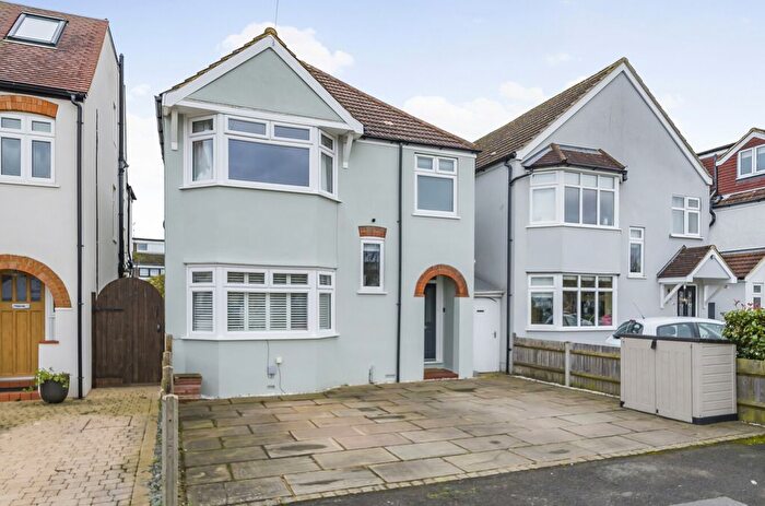 3 Bedroom Detached House For Sale In Hersham, Surrey, KT12