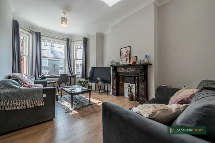 4 Bedroom Flat To Rent In Lime Grove, London, W12