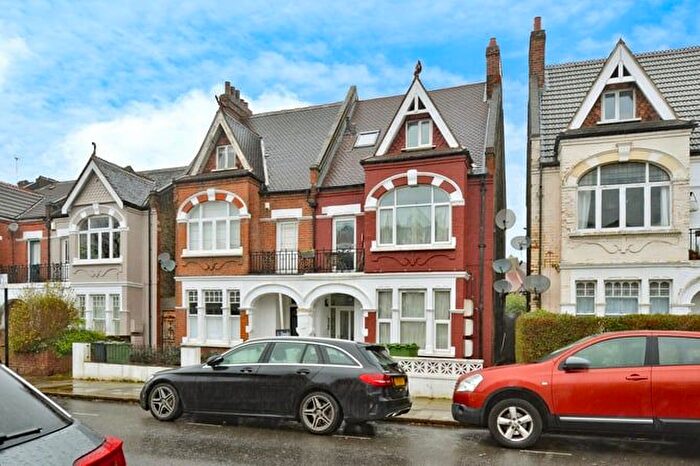 2 Bedroom Flat For Sale In Stanthorpe Road, London, SW16