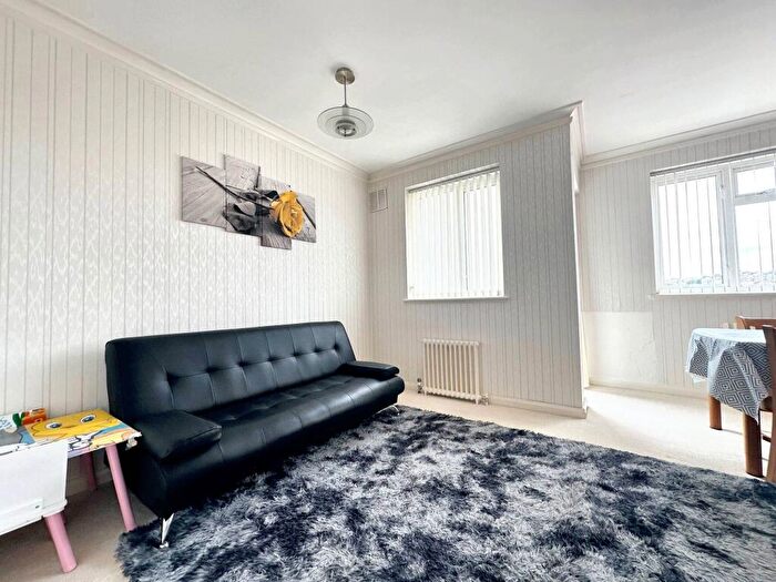 2 Bedroom Flat For Sale In Chichester Close, Wicklands Avenue, Saltdean, BN2