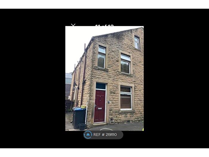 2 Bedroom End Of Terrace House To Rent In Pope Street, Keighley, BD21