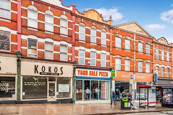 3 Bedroom Flat To Rent In High Road, London, N2