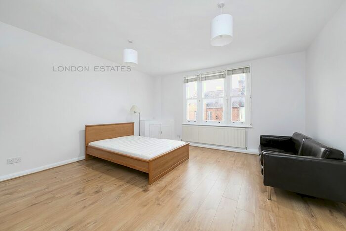 Studio To Rent In Turnham Green Terrace, Chiswick, W4