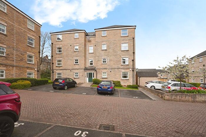 3 Bedroom Apartment For Sale In Bishopdale Court, Halifax, HX1