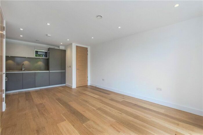 2 Bedroom Flat To Rent In Entwistle Terrace, St. Peters Square, London, W6