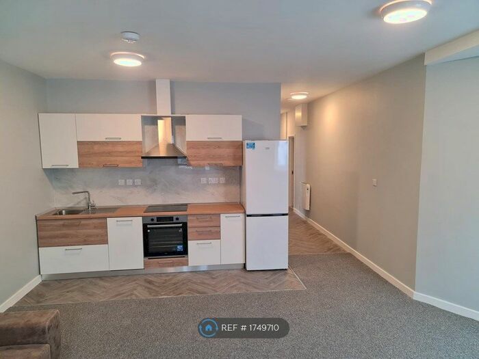 2 Bedroom Flat To Rent In John Street, Swindon, SN1