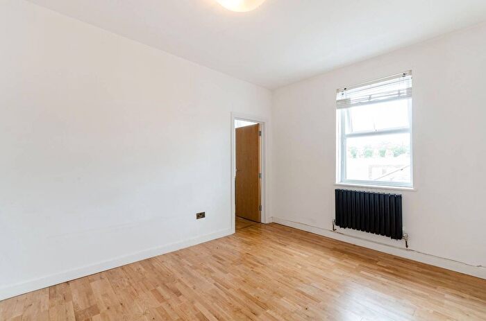 1 Bedroom Flat To Rent In Waldegrave Road, Crystal Palace, London, SE19