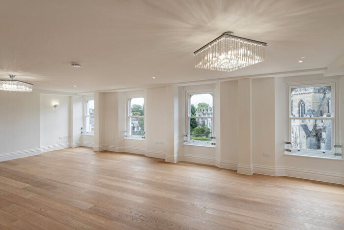 2 Bedroom Apartment To Rent In Cathedral Yard, Exeter, EX1