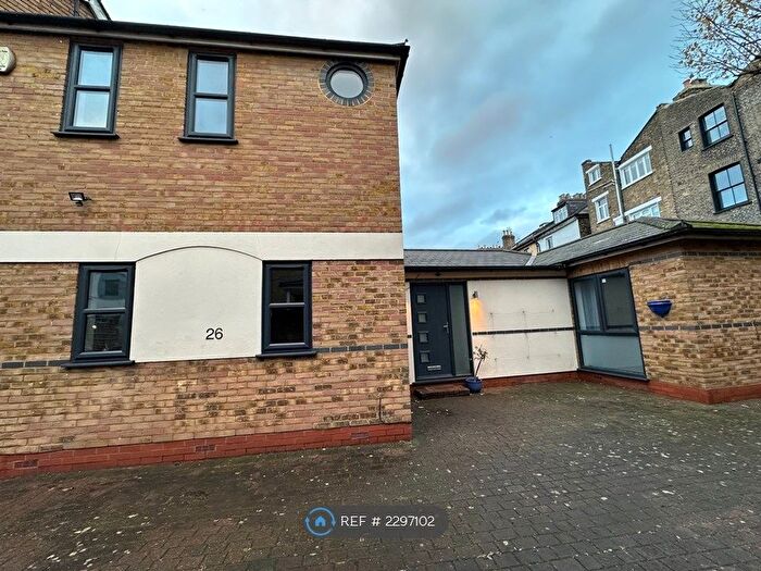 3 Bedroom Detached House To Rent In Chester Crescent, London, E8