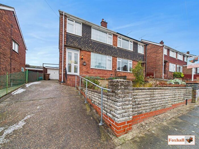 3 Bedroom Semi Detached House For Sale In Oulton Road, Ipswich, IP3