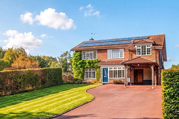 4 Bedroom Detached House For Sale In Park Lane, Reigate, RH2