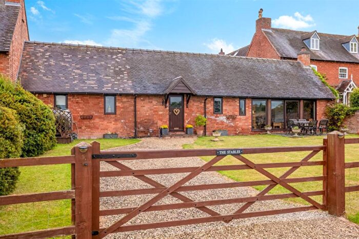 2 Bedroom Barn Conversion To Rent In Windmill Hill Lane, Chesterton, Leamington Spa, CV33