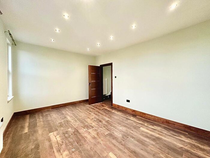 4 Bedroom Terraced House To Rent In Salisbury Road, Barnet, EN5