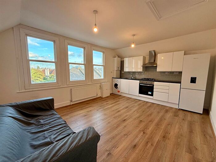 1 Bedroom Flat To Rent In Blandfield Road, London, SW12