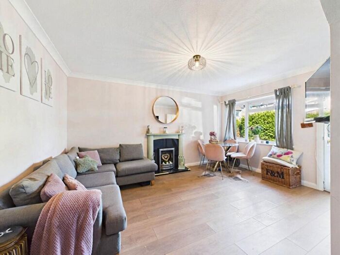 2 Bedroom Maisonette To Rent In Addlestone, Surrey, KT15