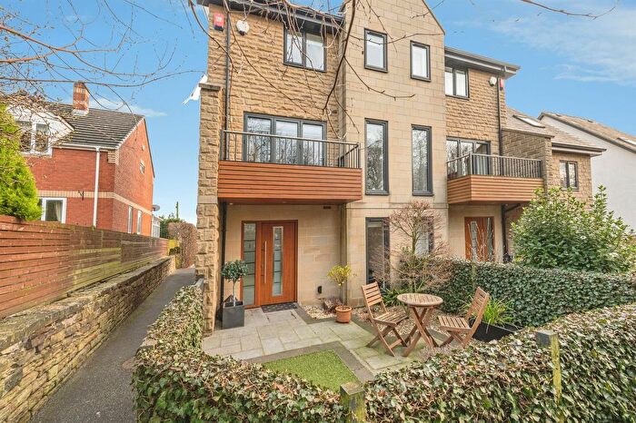 2 Bedroom Property For Sale In Radley Court, Mirfield, WF14