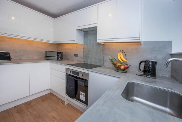 1 Bedroom Maisonette To Rent In Dolphin Close, Surbiton, KT6