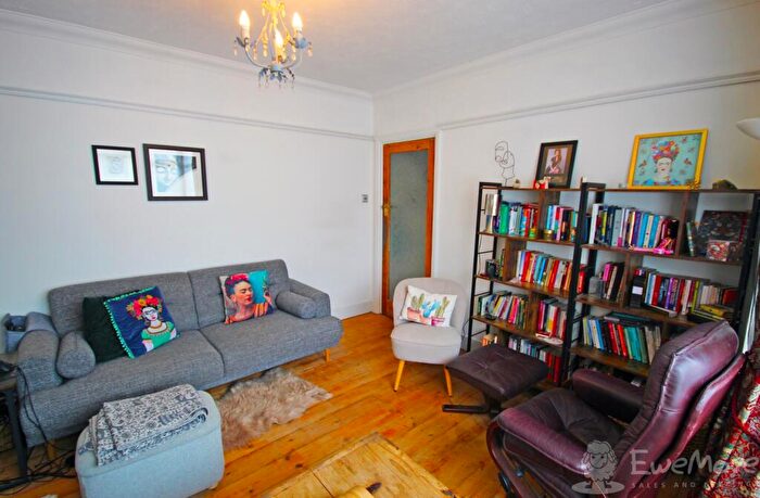 3 Bedroom Terraced House For Sale In Park Avenue, Northfleet, Gravesend, DA11