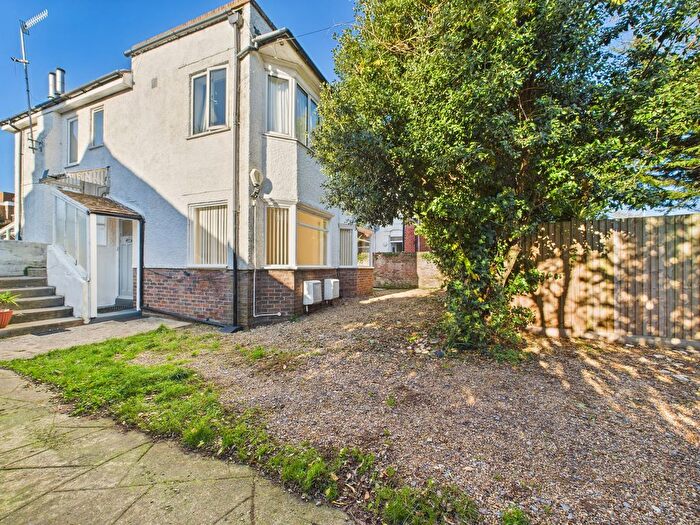 2 Bedroom Flat To Rent In Downview Road, Worthing, BN11