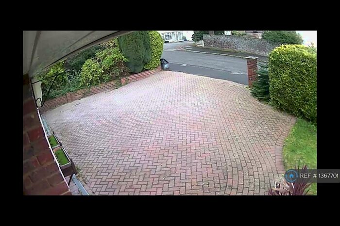 4 Bedroom Bungalow To Rent In Cronks Hill Road, Redhill, RH1