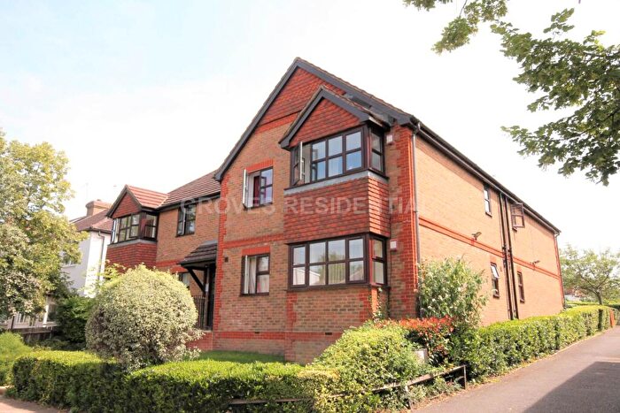 1 Bedroom Flat To Rent In Dukes Avenue, New Malden, KT3