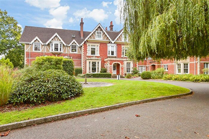 1 Bedroom Flat For Sale In Massetts Road, Horley, Surrey, RH6