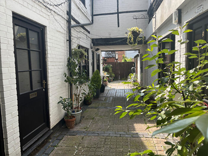 1 Bedroom Flat To Rent In Chapel Court, Tewkesbury, GL20